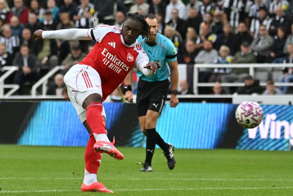 Eberechi Eze unleashes a shot during Newcastle vs Arsenal
