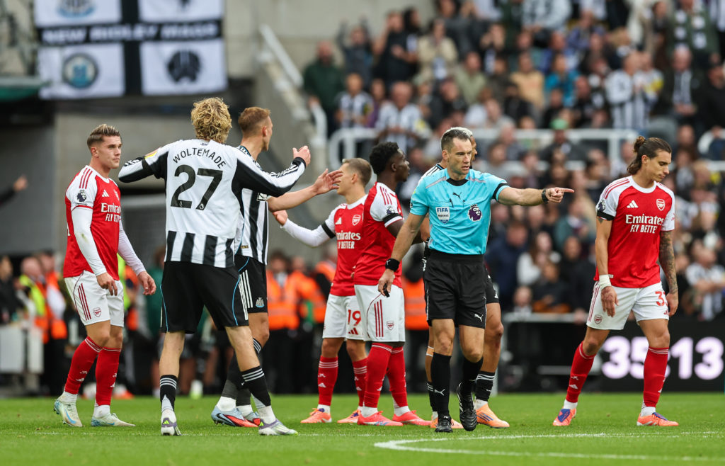 Newcastle and Arsenal players alongside referee Jarred Gillett.