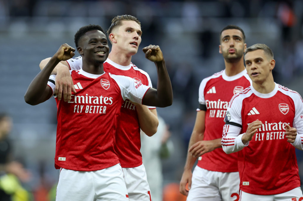 Bukayo Saka, Viktor Gyokeres, Mikel Merino and Leandro Trossard of Arsenal celebrate after winning the Premier League match between Newcastle United and Arsenal at St James' Park