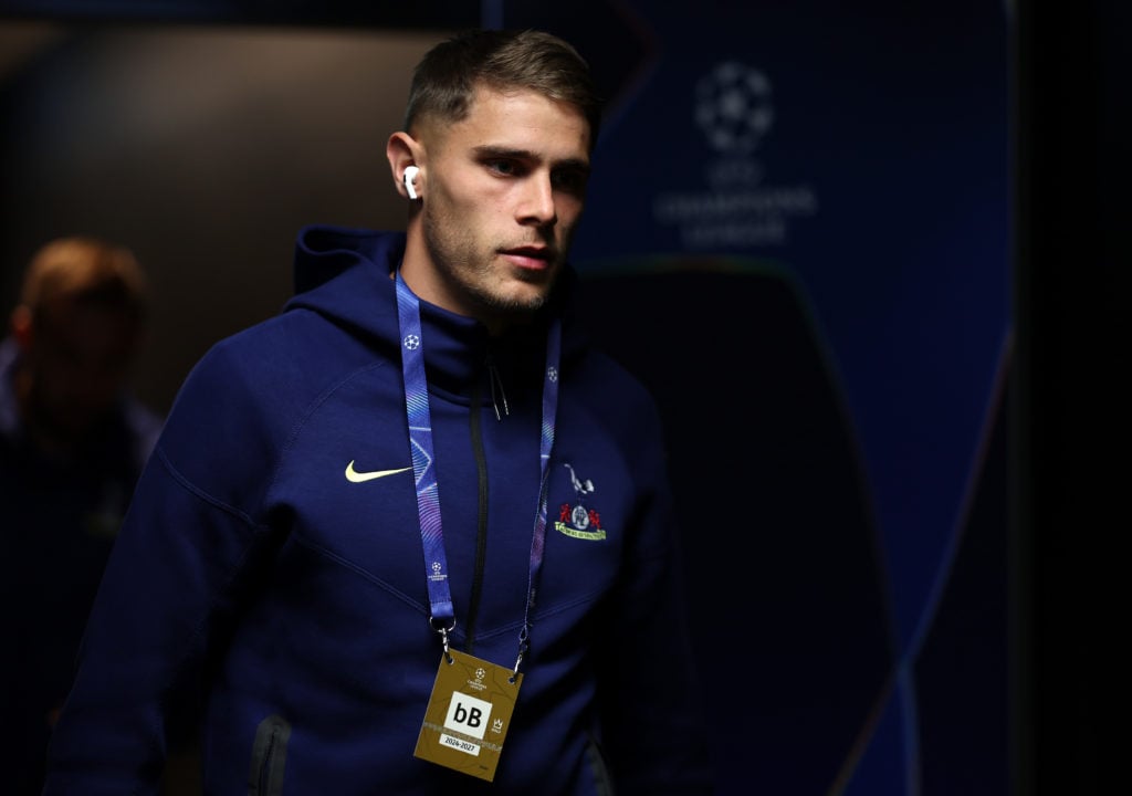 Micky van de Ven arrives ahead of FK Bodo/Glimt vs Tottenham Hotspur in the UEFA Champions League.