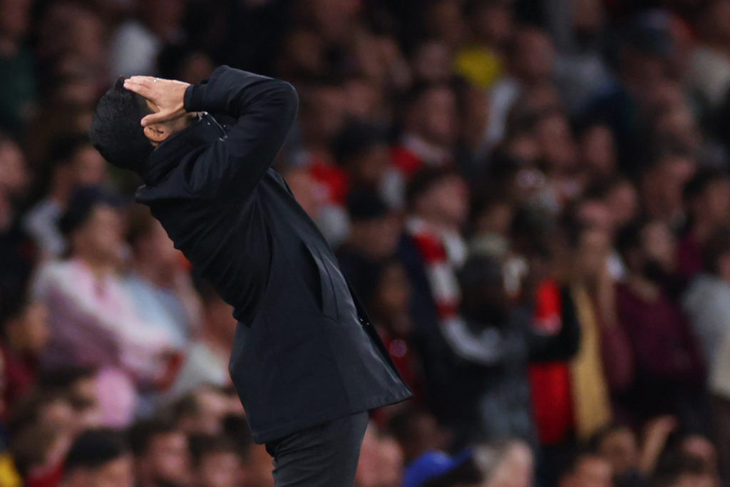 Mikel Arteta reacts during Arsenal vs PSG