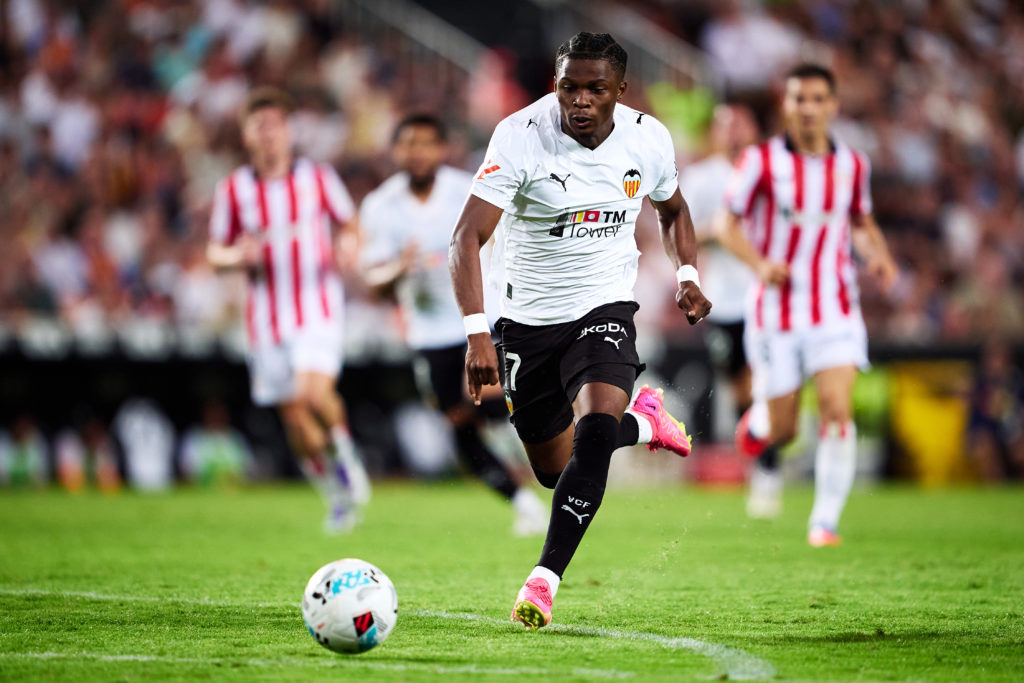 Largie Ramazani dribbles with the ball during Valencia vs Athletic Club