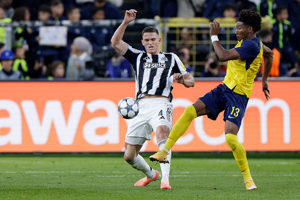 Sven Botman defending for Newcastle United vs Union Saint-Gilloise in the Champions League