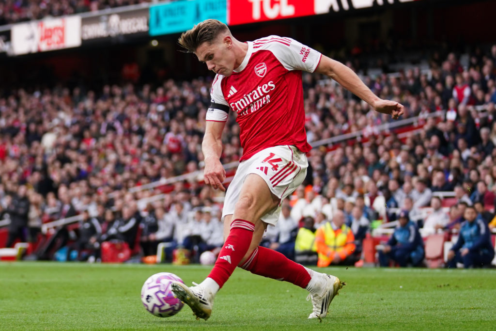 Viktor Gyokeres passes the ball during Arsenal vs West Ham