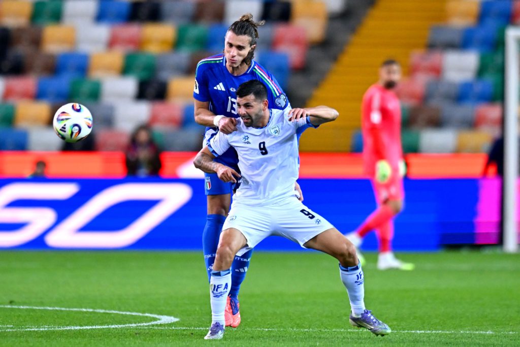 Riccardo Calafiori battles for the ball in Italy vs Israel