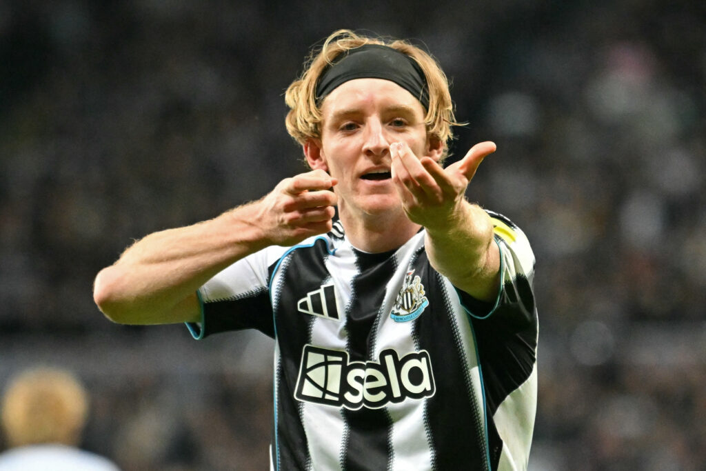 Newcastle United's English midfielder #10 Anthony Gordon