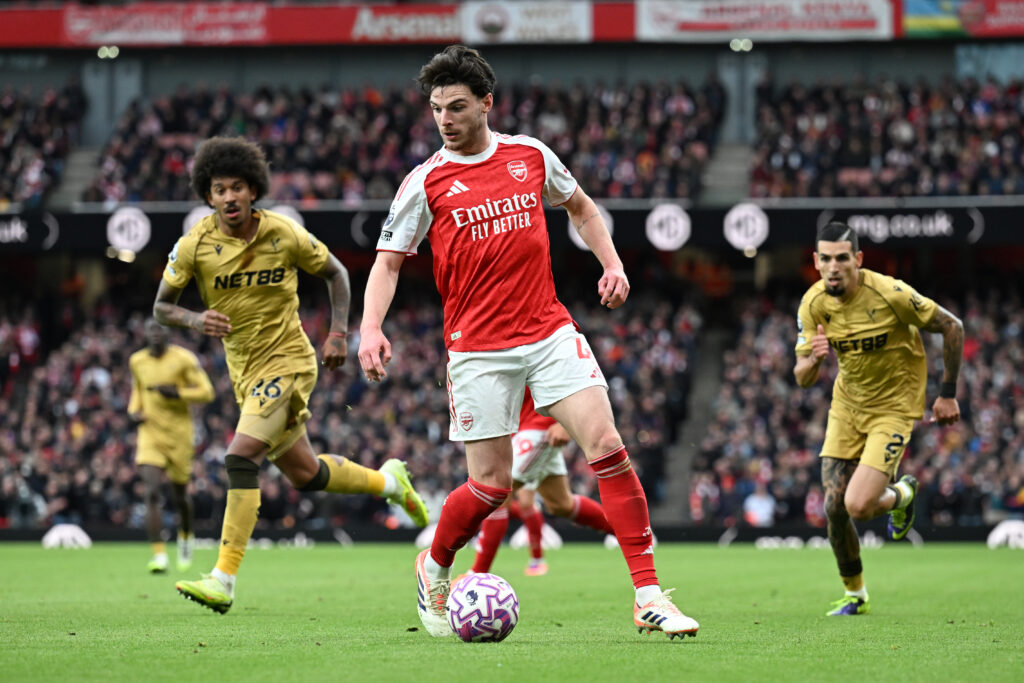 Declan Rice of Arsenal runs with the ball during the Premier League match between Arsenal and Crystal Palace at Emirates Stadium