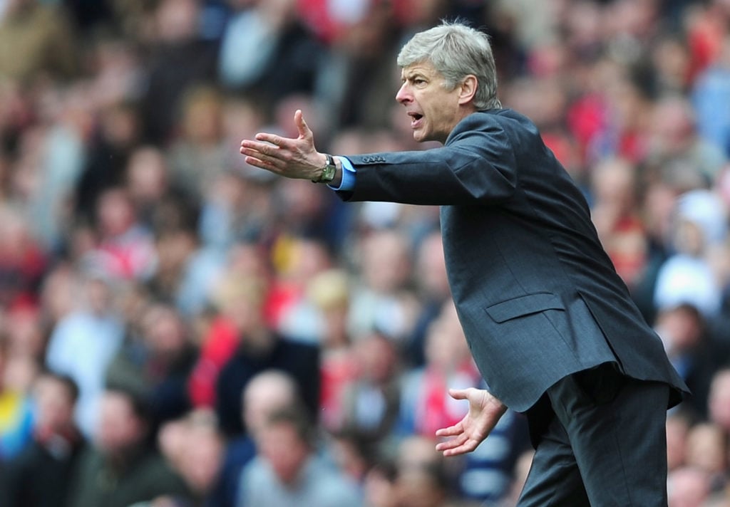 Arsene Wenger shouting on the touchline
