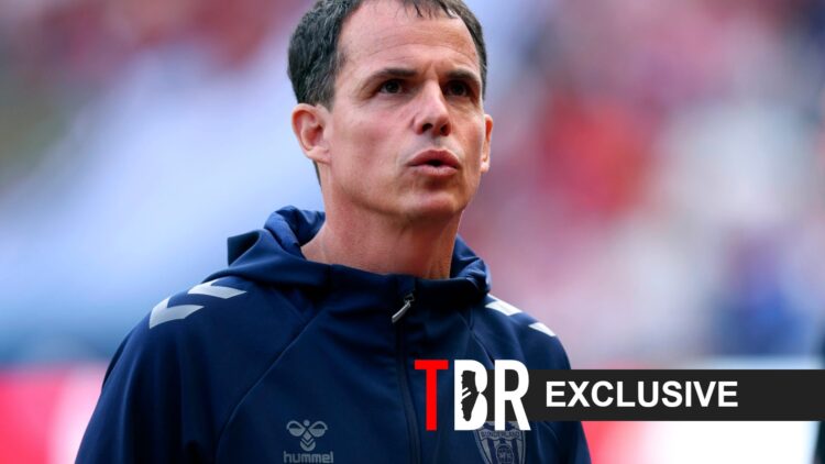 Sunderland manager Regis Le Bris with exclusive banner overlaid.