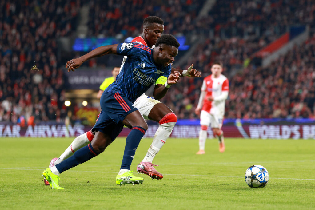Bukayo Saka battles for the ball during Slavia Prague vs Arsenal